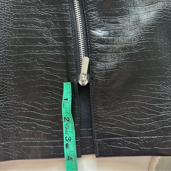 Topshop vegan leather mini skirt, black, size 8 NWOT - Picture 4 of 5